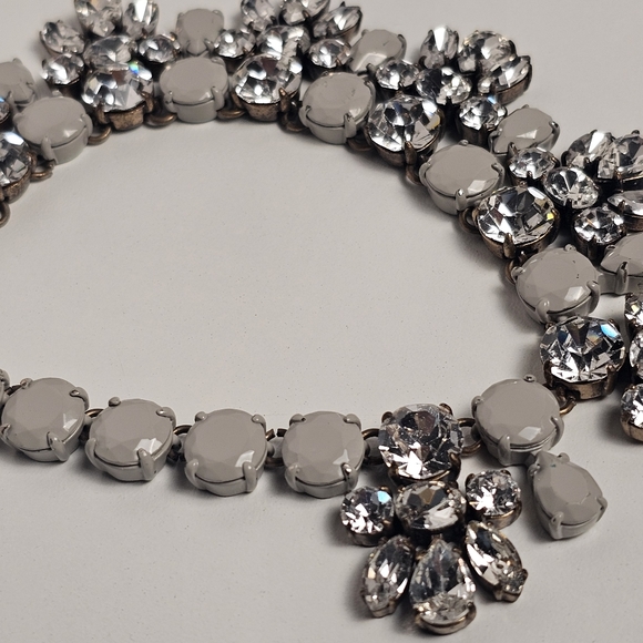 [J. CREW] Matte Gray Coated Stones Crystal Drop Statement Necklace - Picture 7 of 16